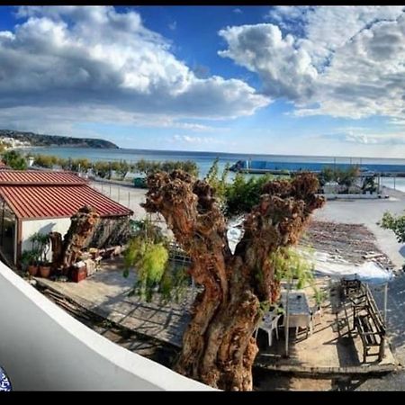 Seaview Apartment Tsoútsouros Eksteriør bilde