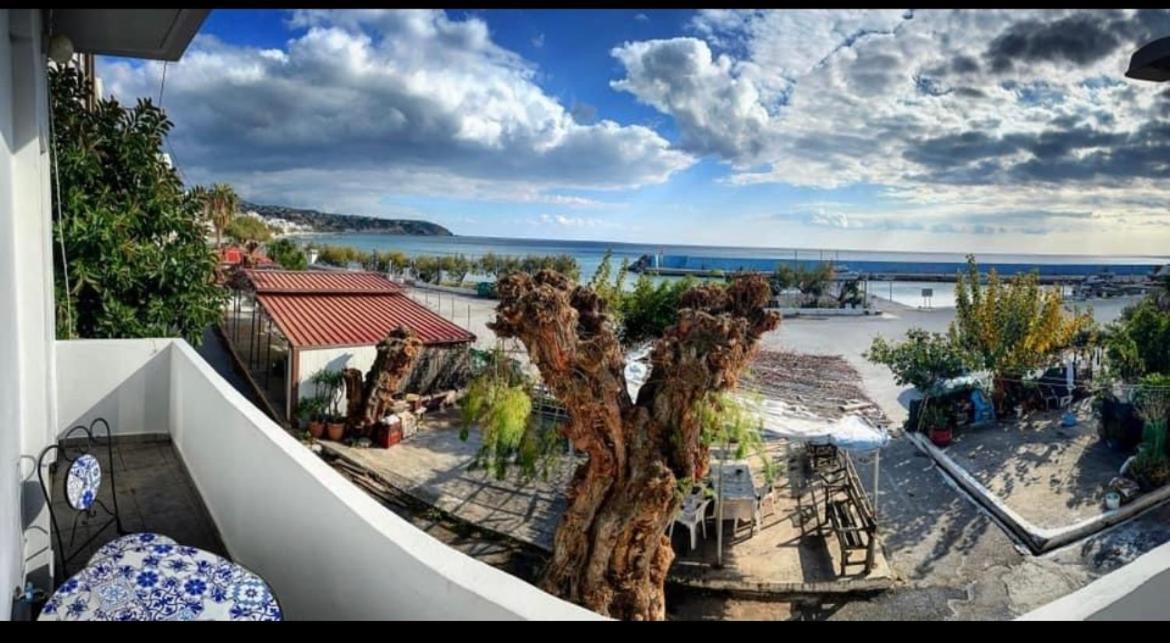 Seaview Apartment Tsoútsouros Eksteriør bilde